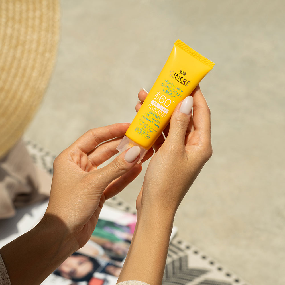 کرم ضدآفتاب بی رنگ SPF60 سینره مناسب انواع پوست 50میل