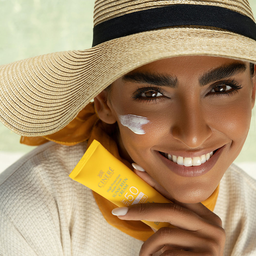 کرم ضدآفتاب بی رنگ spf50 سینره مناسب پوست چرب 50میل
