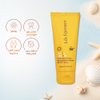 کرم ضد آفتاب و ضد لک بی‌ رنگ SPF50 لافارر مناسب پوست خشک و معمولی 40 میل