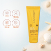 کرم ضد آفتاب و ضد لک بی‌ رنگ SPF50 لافارر مناسب پوست چرب و مستعد آکنه